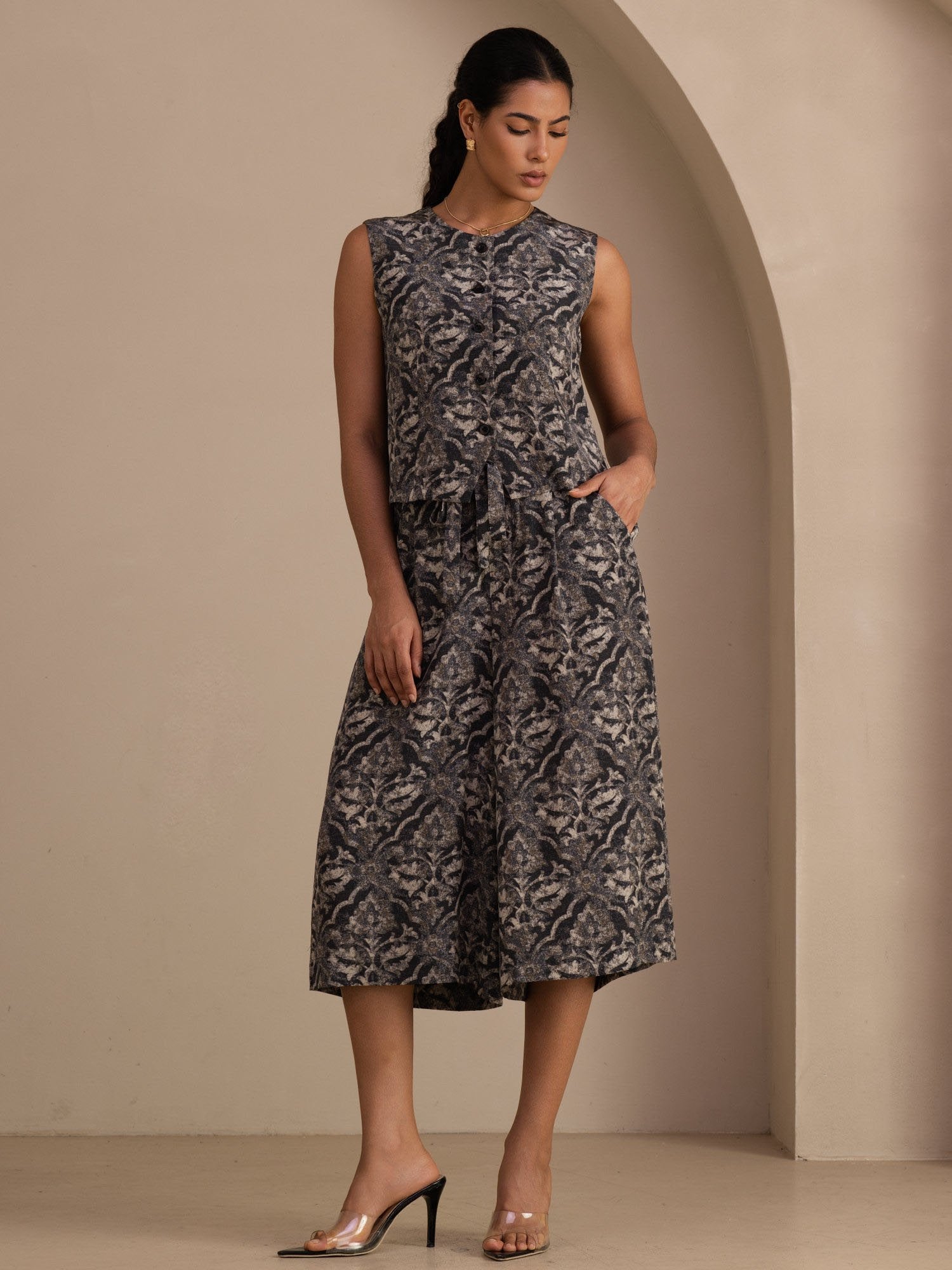 16mm mulberry silk sleeveless v neck back shift dress unlined 26Momme 100% Mulberry Silk Women's Printed Sleeveless Vest Top & Culot – SILKSILKY