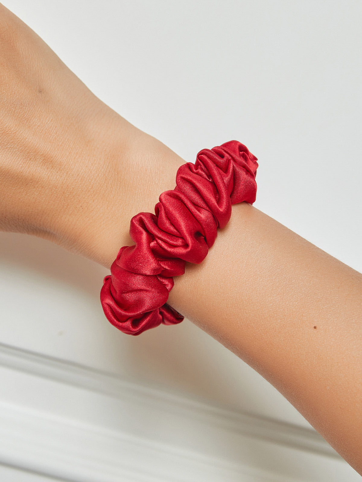 SilkSilky  19Momme Pure Silk Scrunchie Red 001