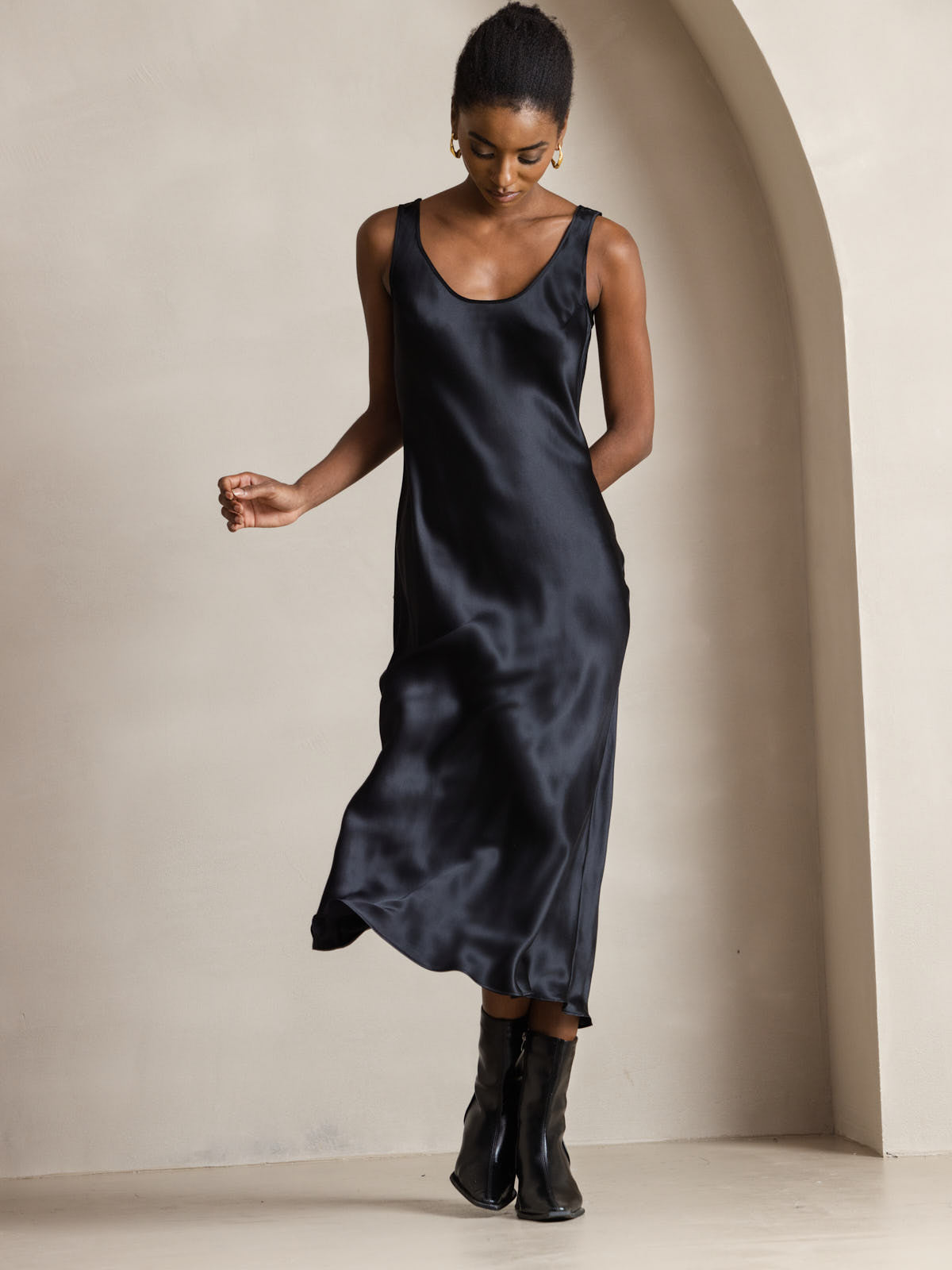 [Black] SilkSilky  Pure Silk Boat Neck Dress 003