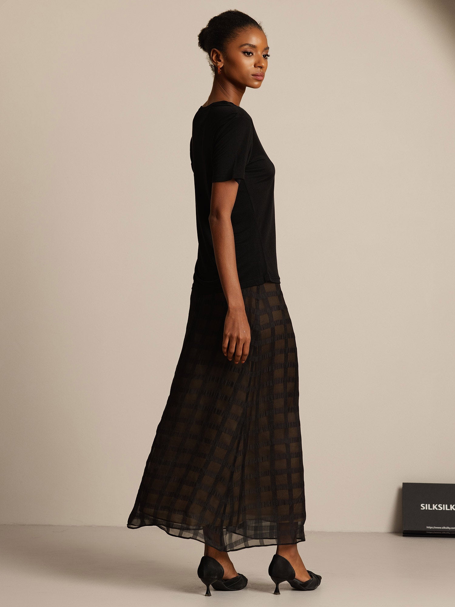 [Black] SilkSilky  Silk Knitted Round Neck Women's T-Shirt 005,