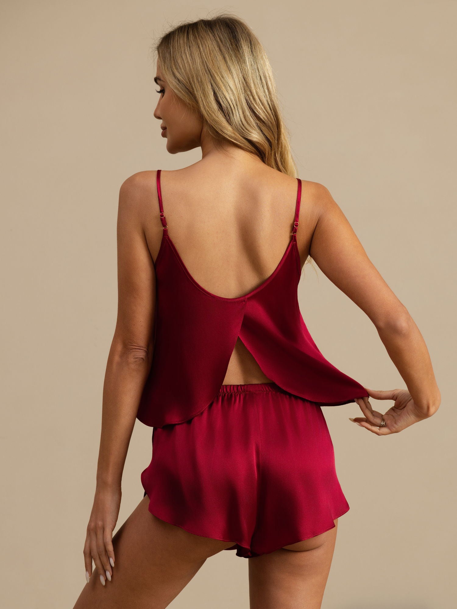 [Wine] SilkSilky  Spaghetti Strap Scoop Neck Camisole Set 002