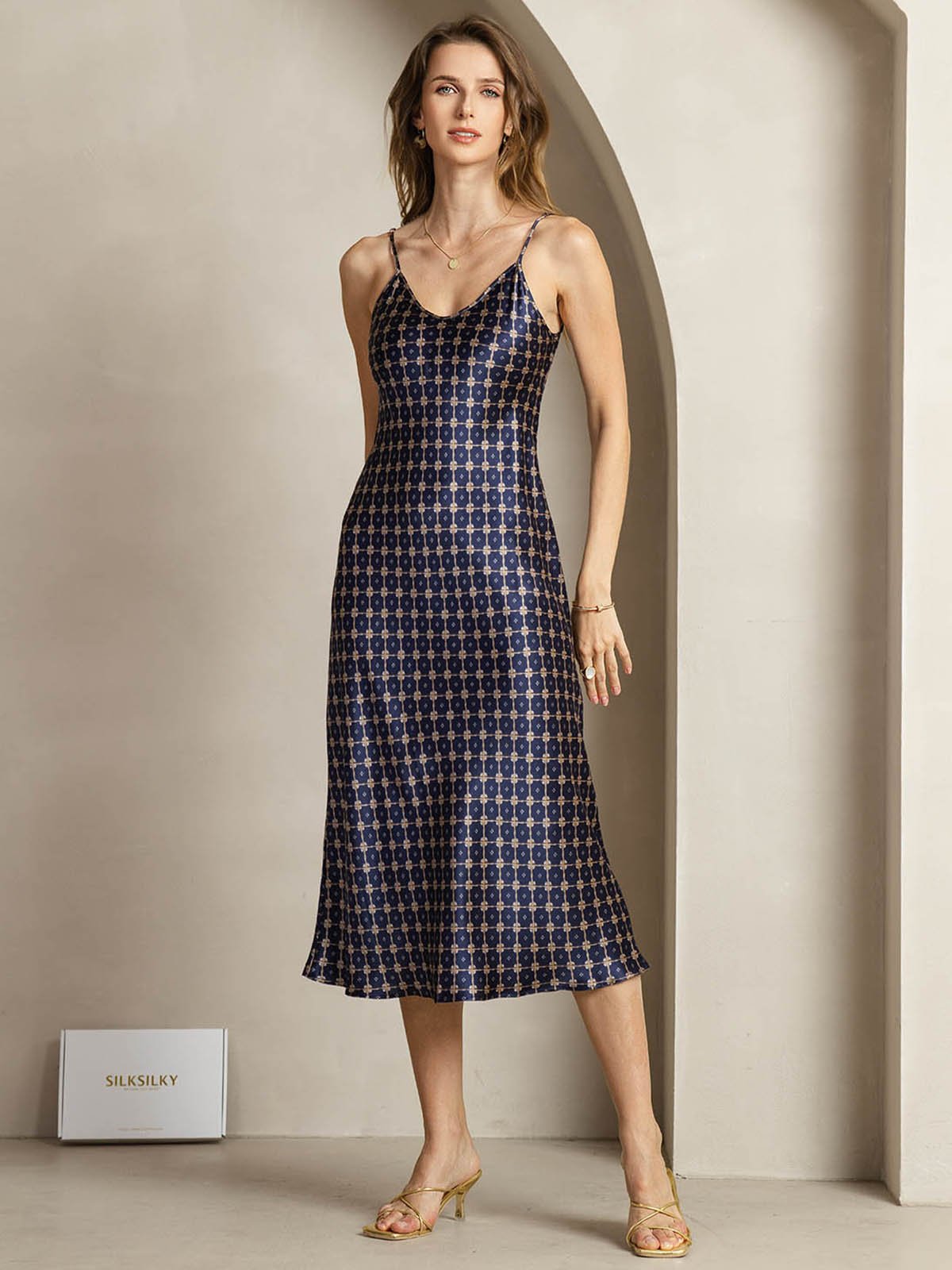 [NavyChain] SilkSilky 19Momme Silk V Neck Dress 004
