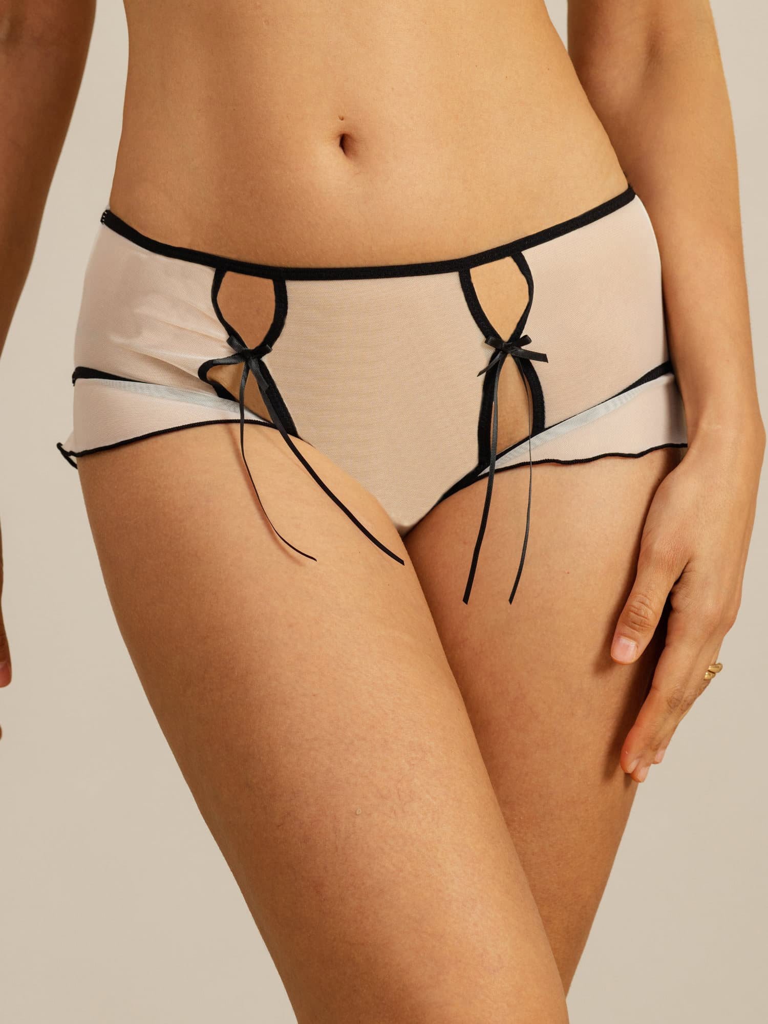 [White] SilkSilky Panty 004