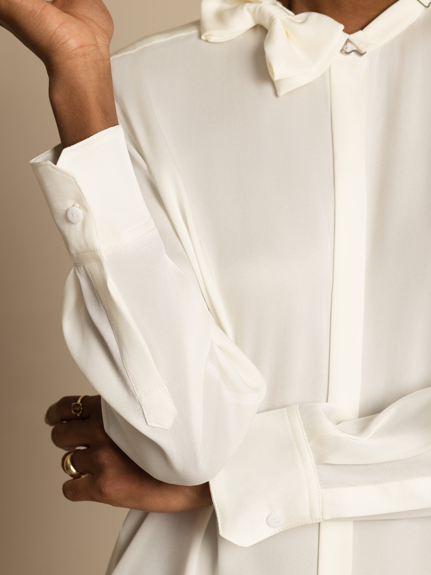 [White] SilkSilky 19Momme Silk Long Sleeve Collar Blouse 005