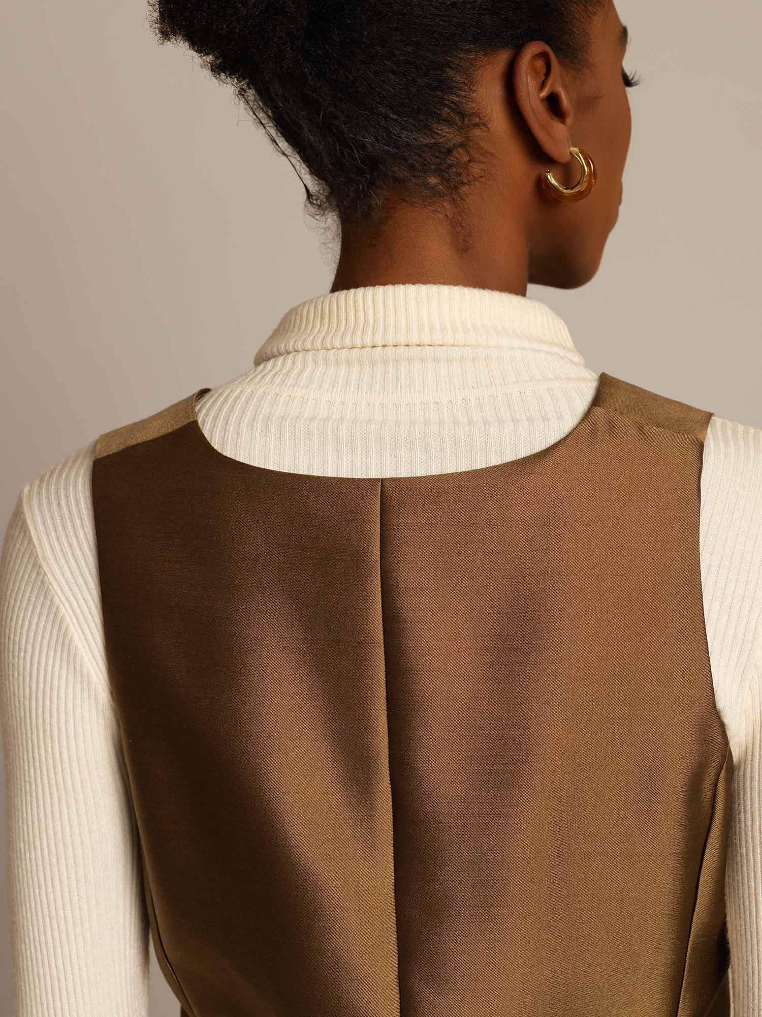 [Bronze] SilkSilky 32Momme Silk V Neck Women's Vest 004