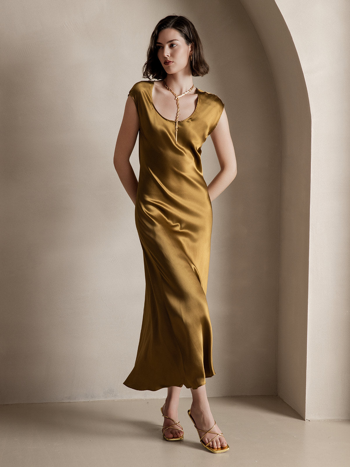 SilkSilky  19Momme Silk Sleeveless Round Neck Dress Brown 001