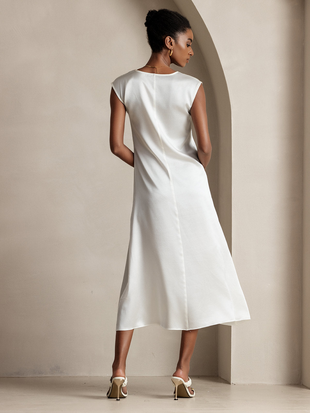 SilkSilky  19Momme Silk Sleeveless Round Neck Dress White 002