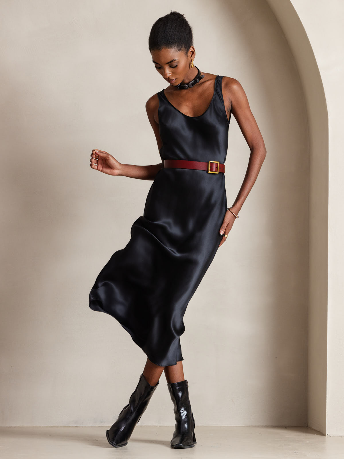 [Black] SilkSilky  Pure Silk Boat Neck Dress 004