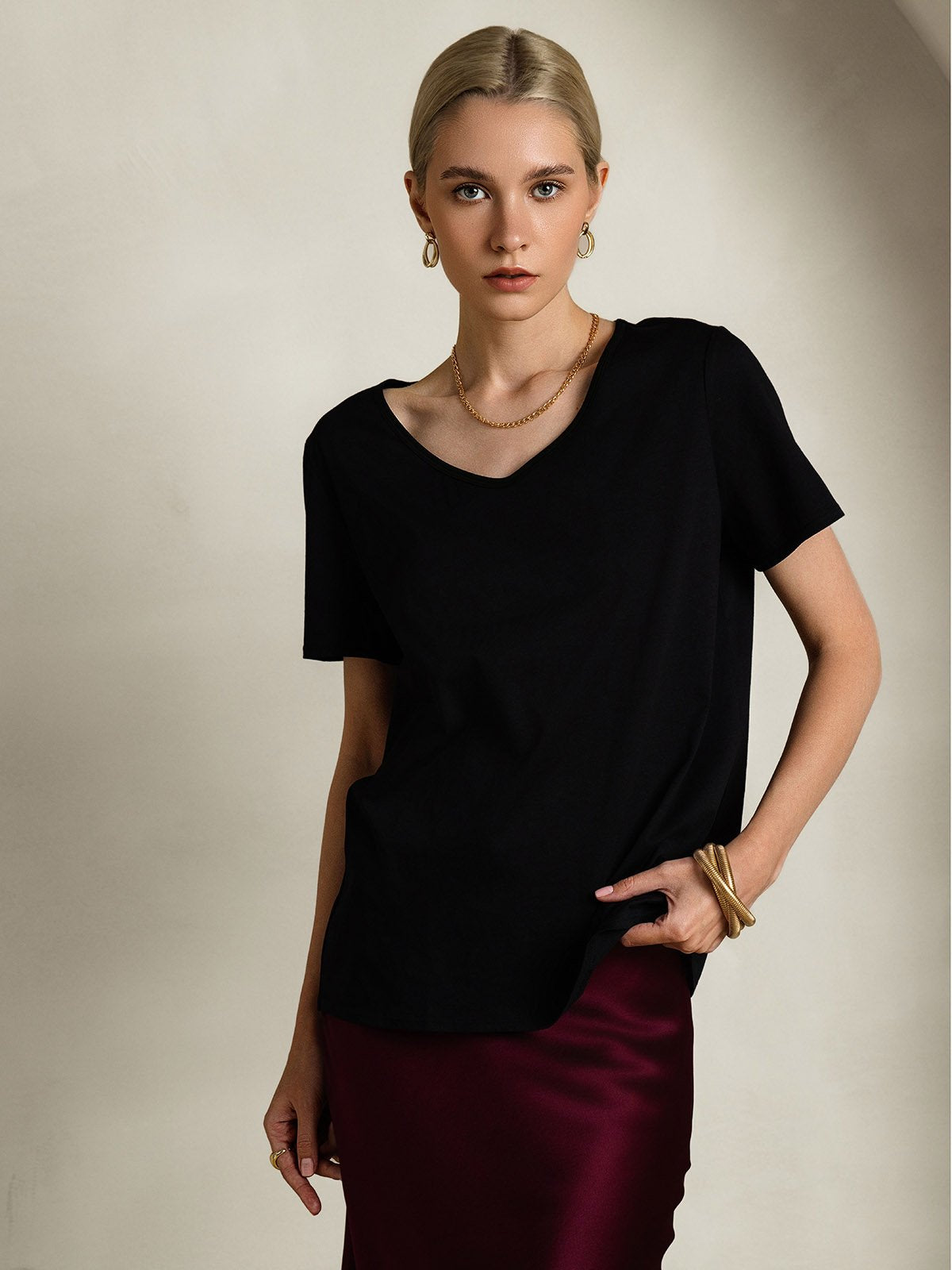 SilkSilky Silk Blend Short Sleeve V Neck Women's T-Shirt Black 001