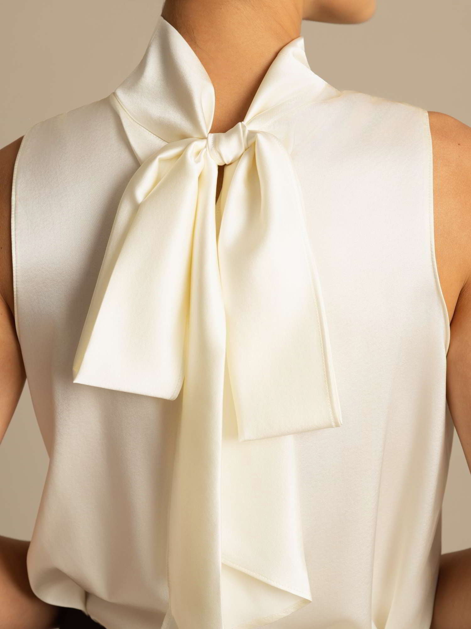 [Ivory] SilkSilky  19Momme Silk Sleeveless Tie Neck Blouse 004