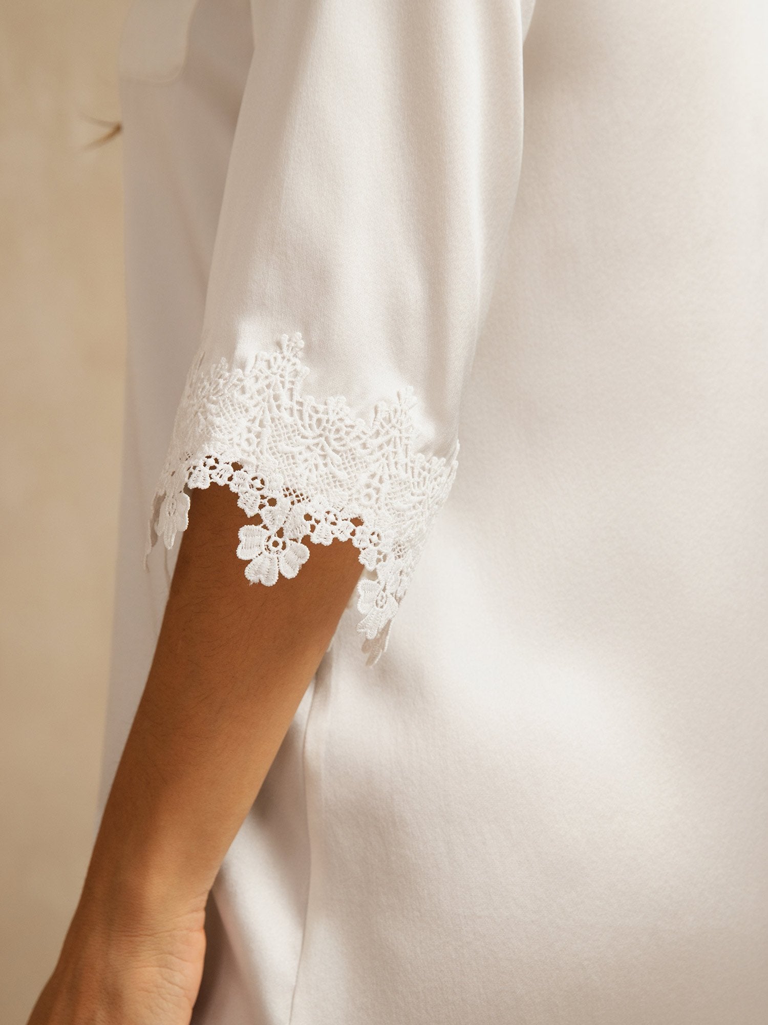 [White] SilkSilky Pure Silk Lapel Collar Nightshirt 004