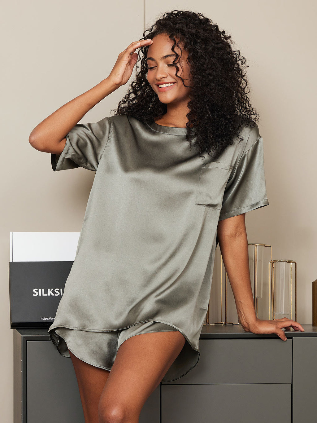 100% Mulberry Silk Short Sleeve Round Neck Pajamas Set