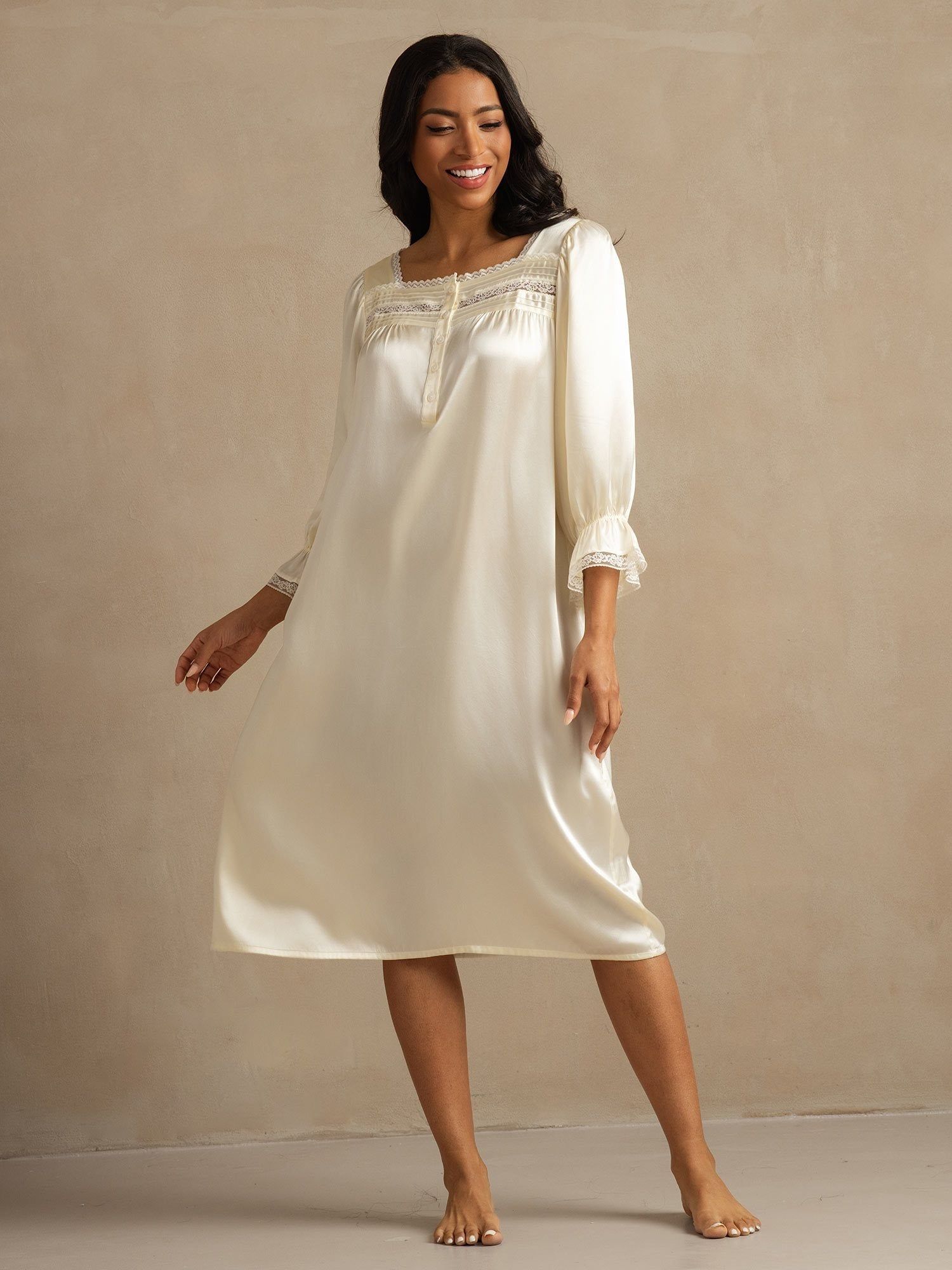 [White] SilkSilky Pure Silk Square Neck Nightgown 007