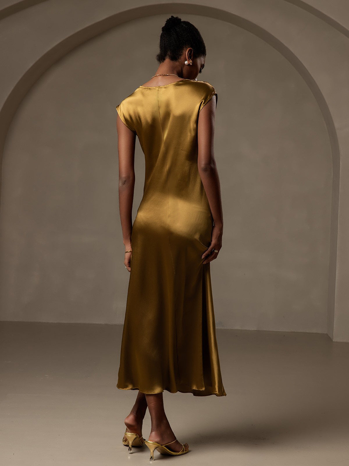 [Brown] SilkSilky  19Momme Silk Round Neck Dress 002