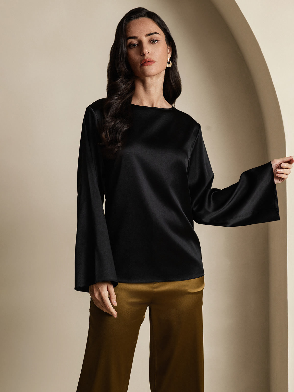 SilkSilky  19Momme Silk Long Sleeve Round Neck Women's T-Shirt Black 001