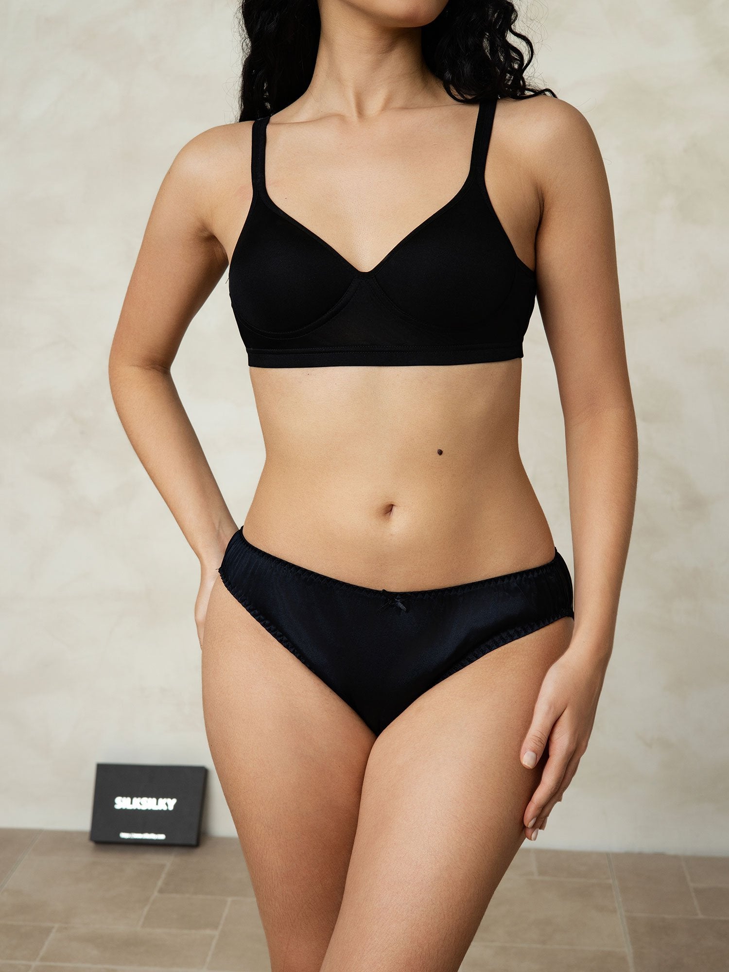 [Black] SilkSilky Pure Silk Panty 004