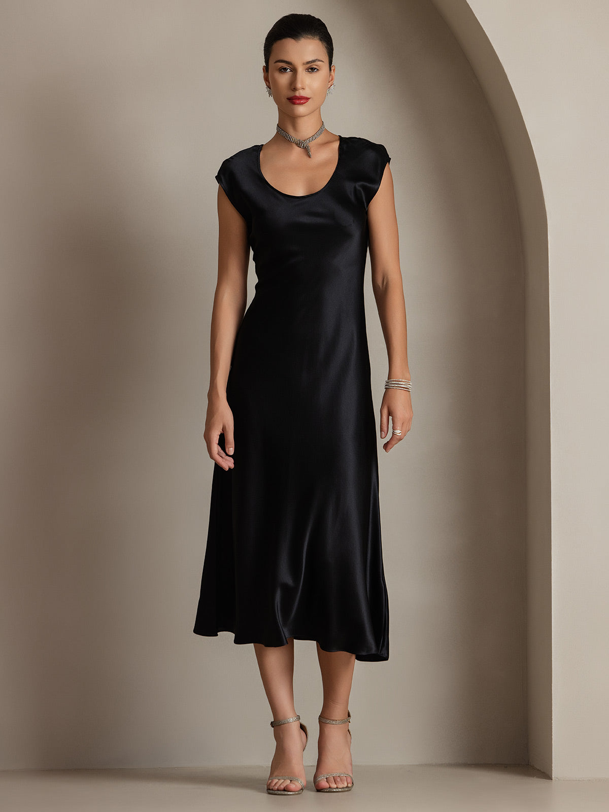 SilkSilky  19Momme Silk Sleeveless Round Neck Dress Black 006