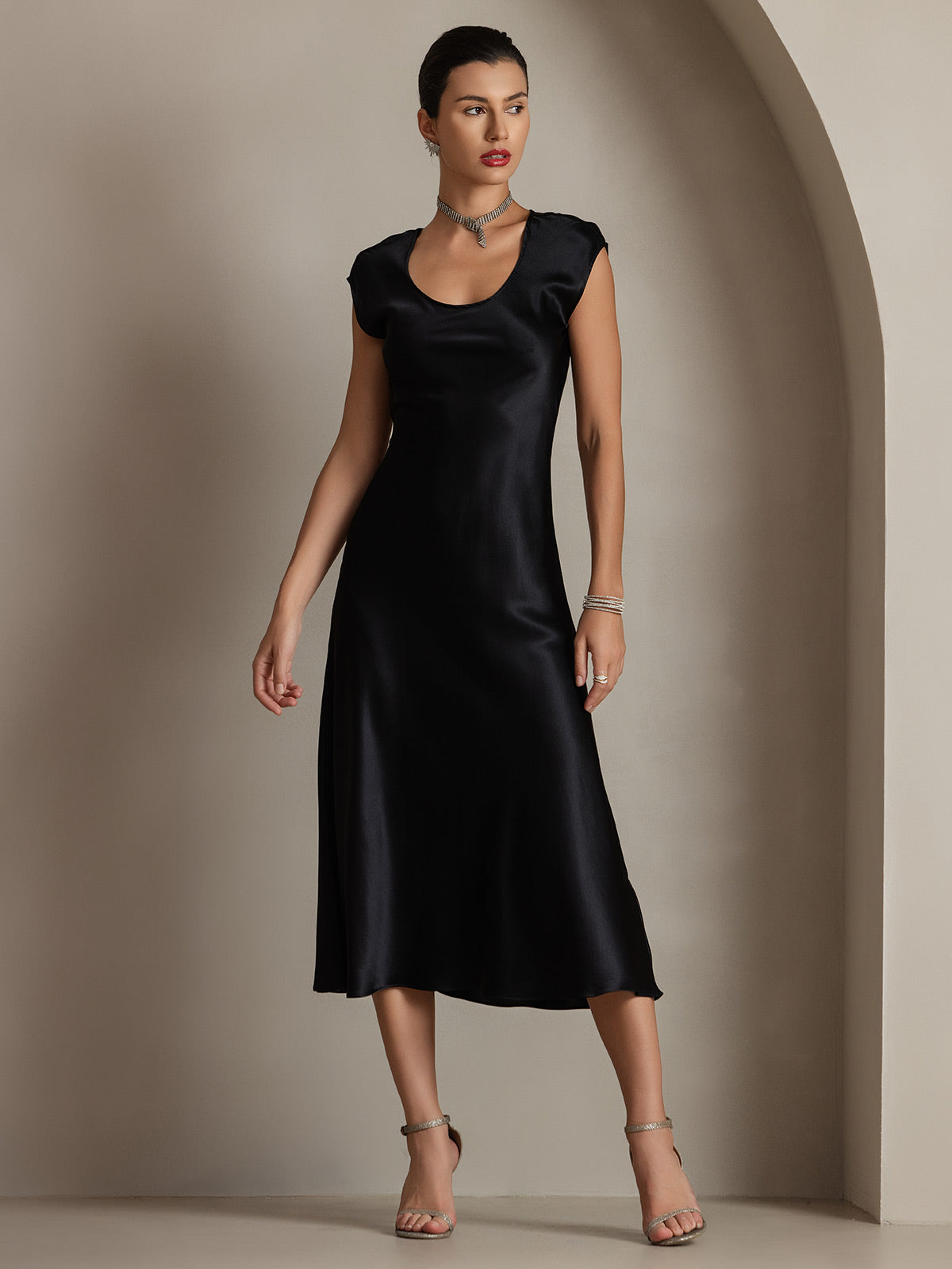 SilkSilky  19Momme Silk Sleeveless Round Neck Dress Black 001