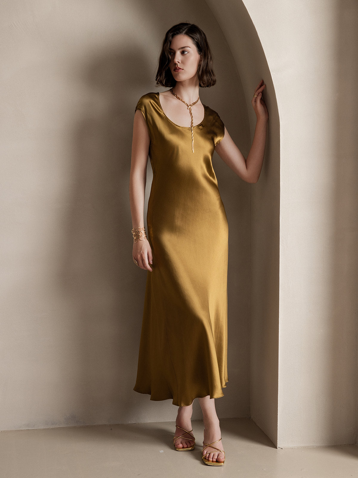 SilkSilky  19Momme Silk Sleeveless Round Neck Dress Brown 006