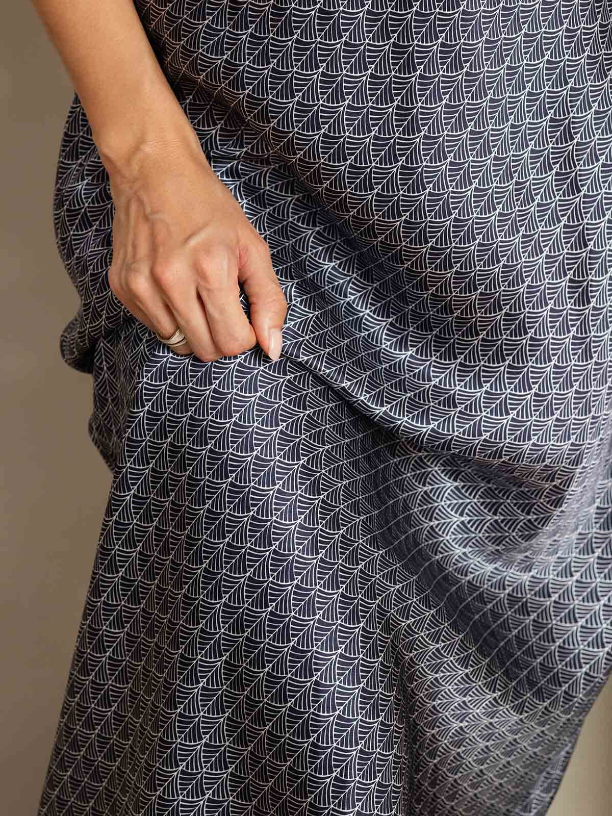 [Navy Ginkgo] SilkSilky  19Momme Silk V Neck Dress 007