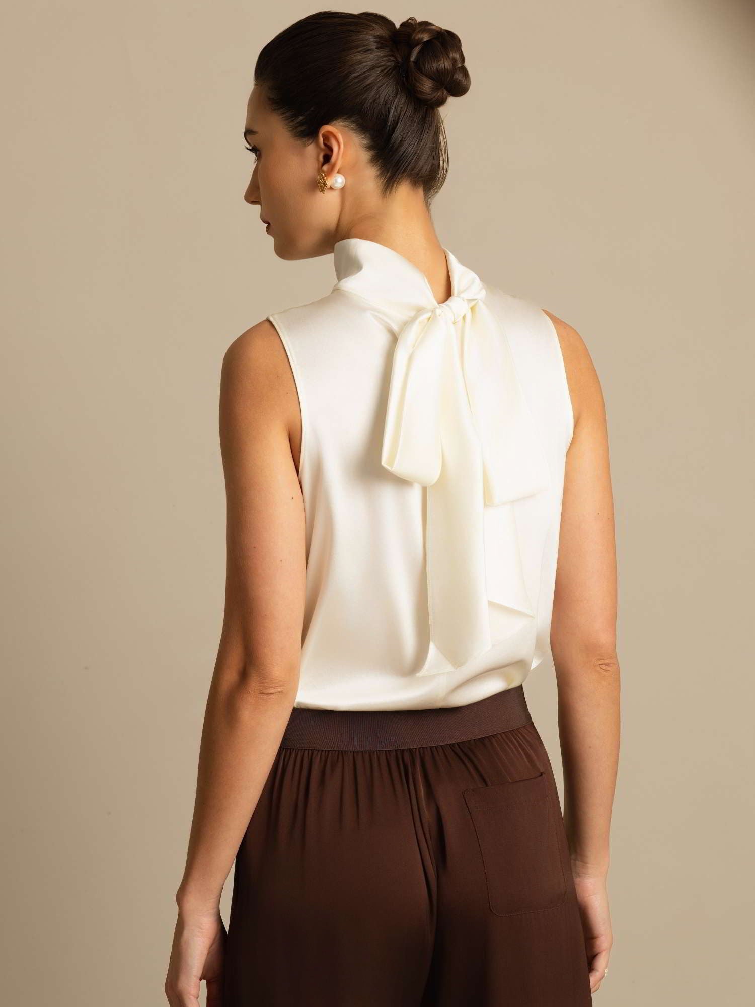 [Ivory] SilkSilky  19Momme Silk Sleeveless Tie Neck Blouse 002