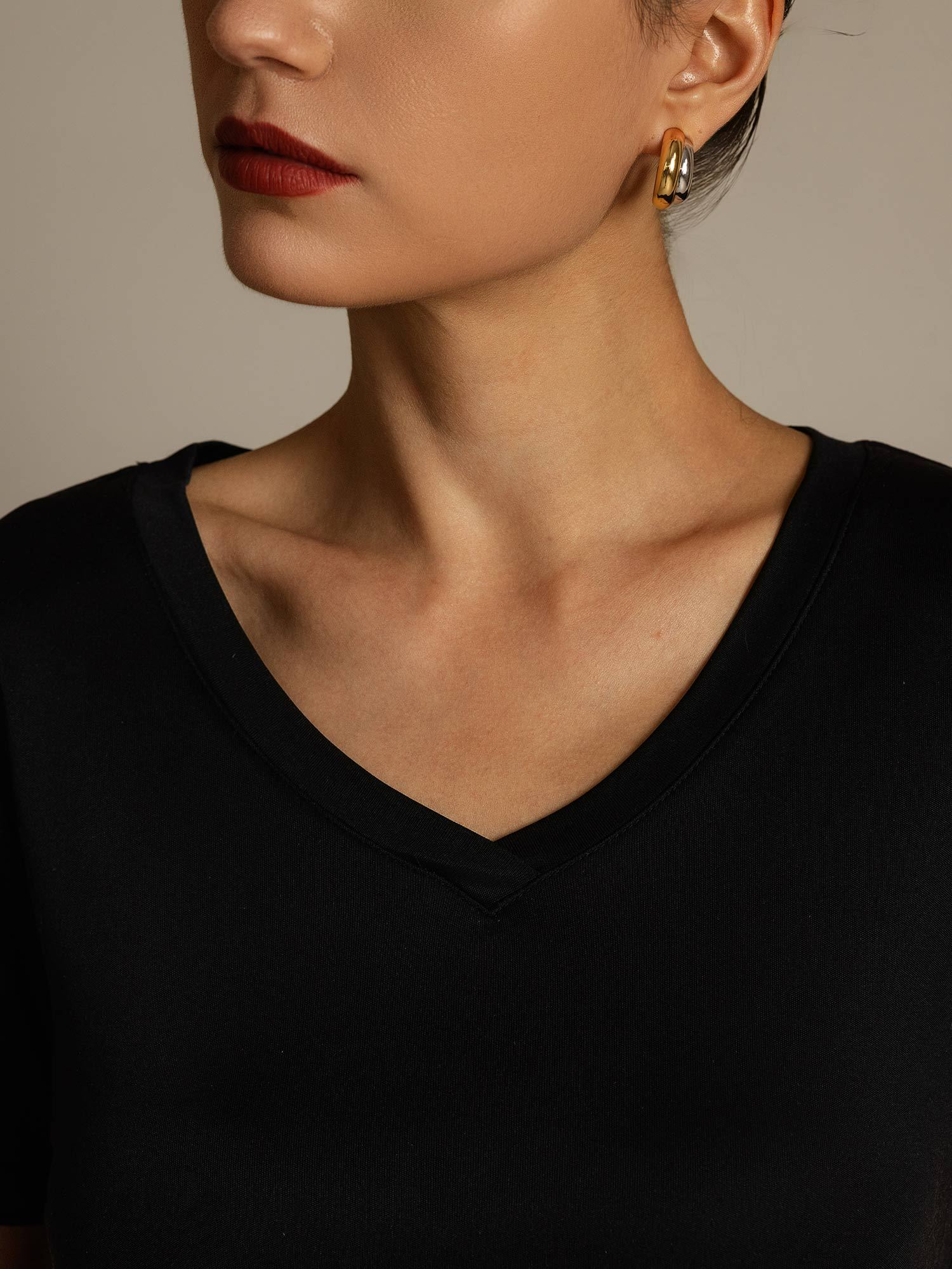 [Black] SilkSilky Pure Silk V Neck Women's T-Shirt 004