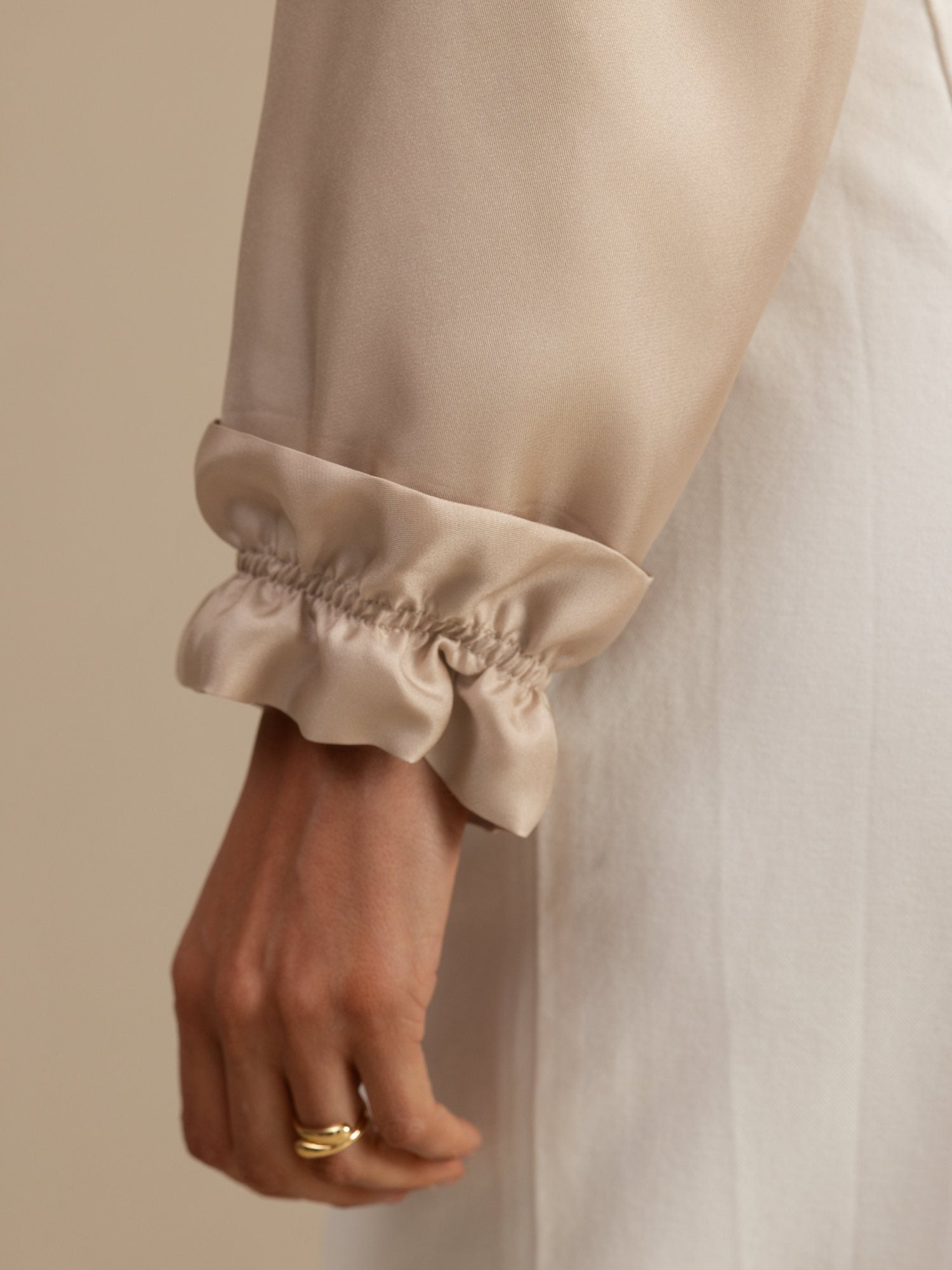 [Tan] SilkSilky 18Momme Silk Satin Surah Long Sleeve High Neck Women's Outerwear 006