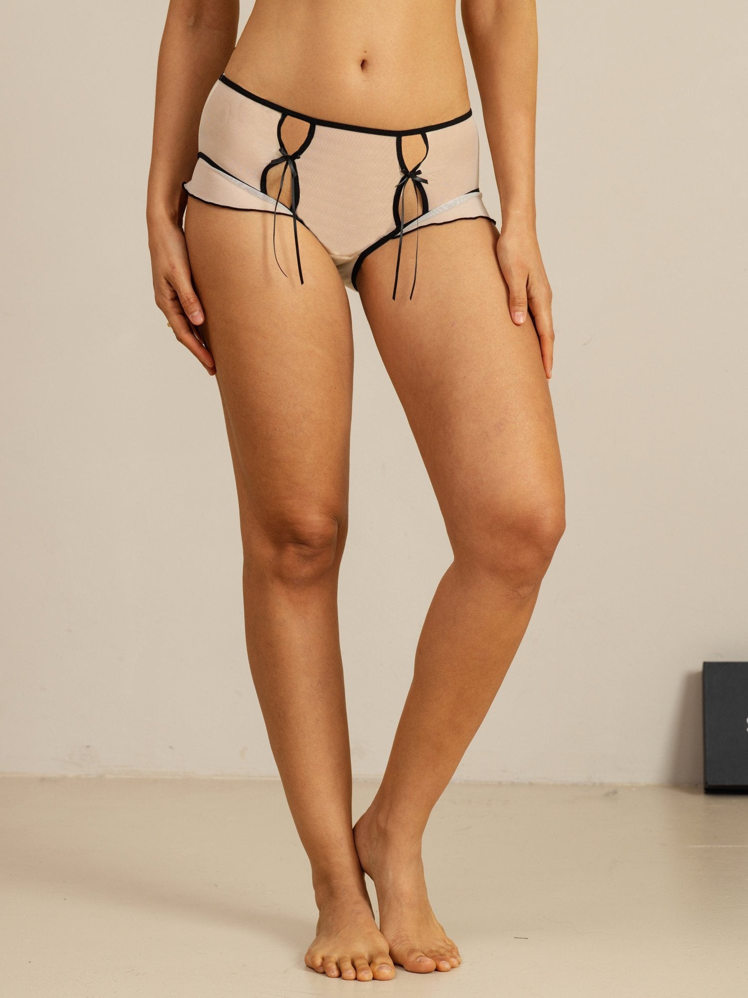 [White] SilkSilky Panty 005