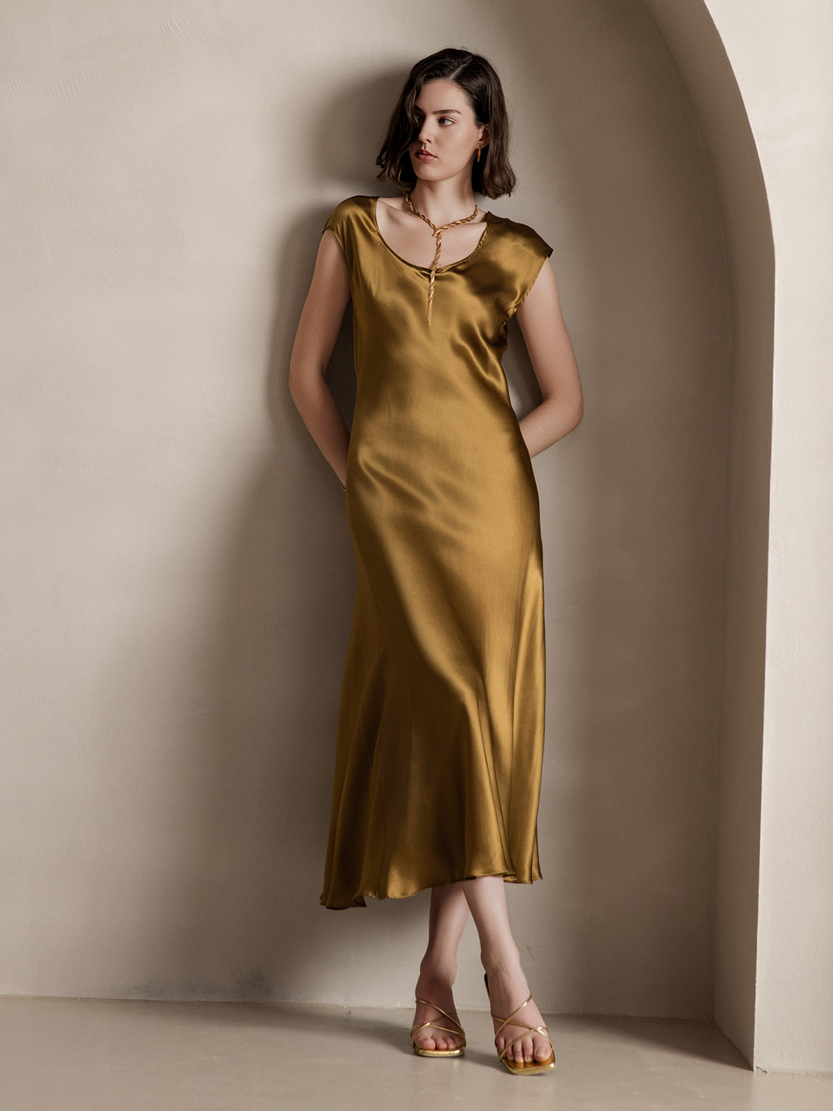 SilkSilky  19Momme Silk Sleeveless Round Neck Dress Brown 008