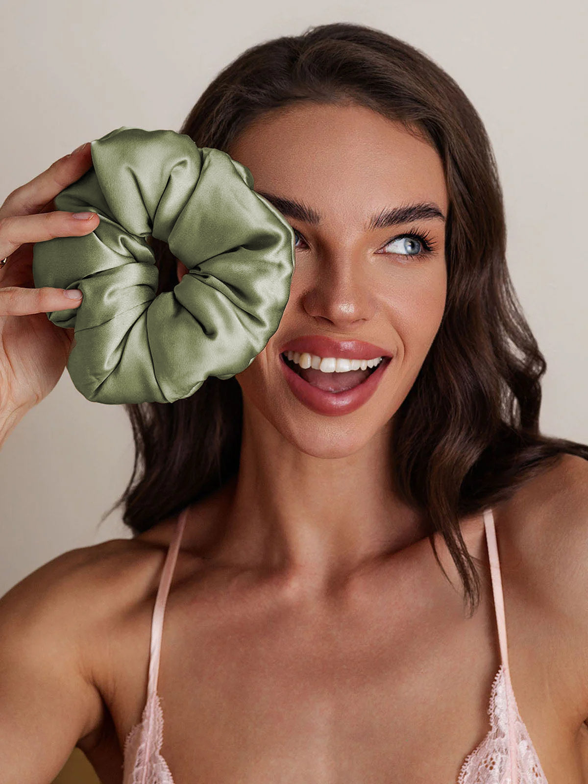 [Light Green] SilkSilky  Pure Silk Scrunchie 001