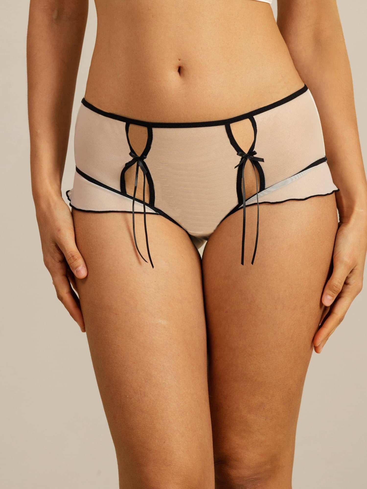 [White] SilkSilky Panty 001