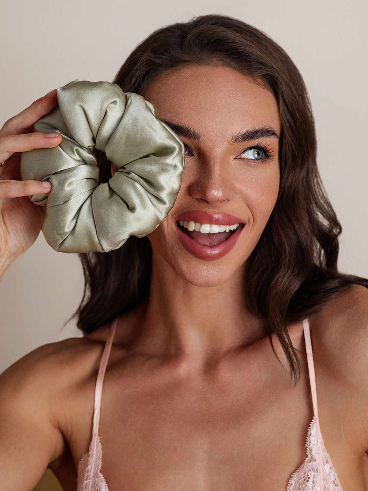 [Light Green] SilkSilky  Pure Silk Scrunchie 001