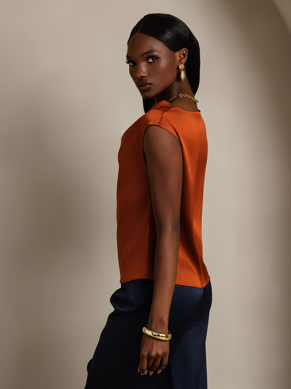 [Caramel] SilkSilky  19Momme Silk Cowl Neck Women's T-Shirt 004