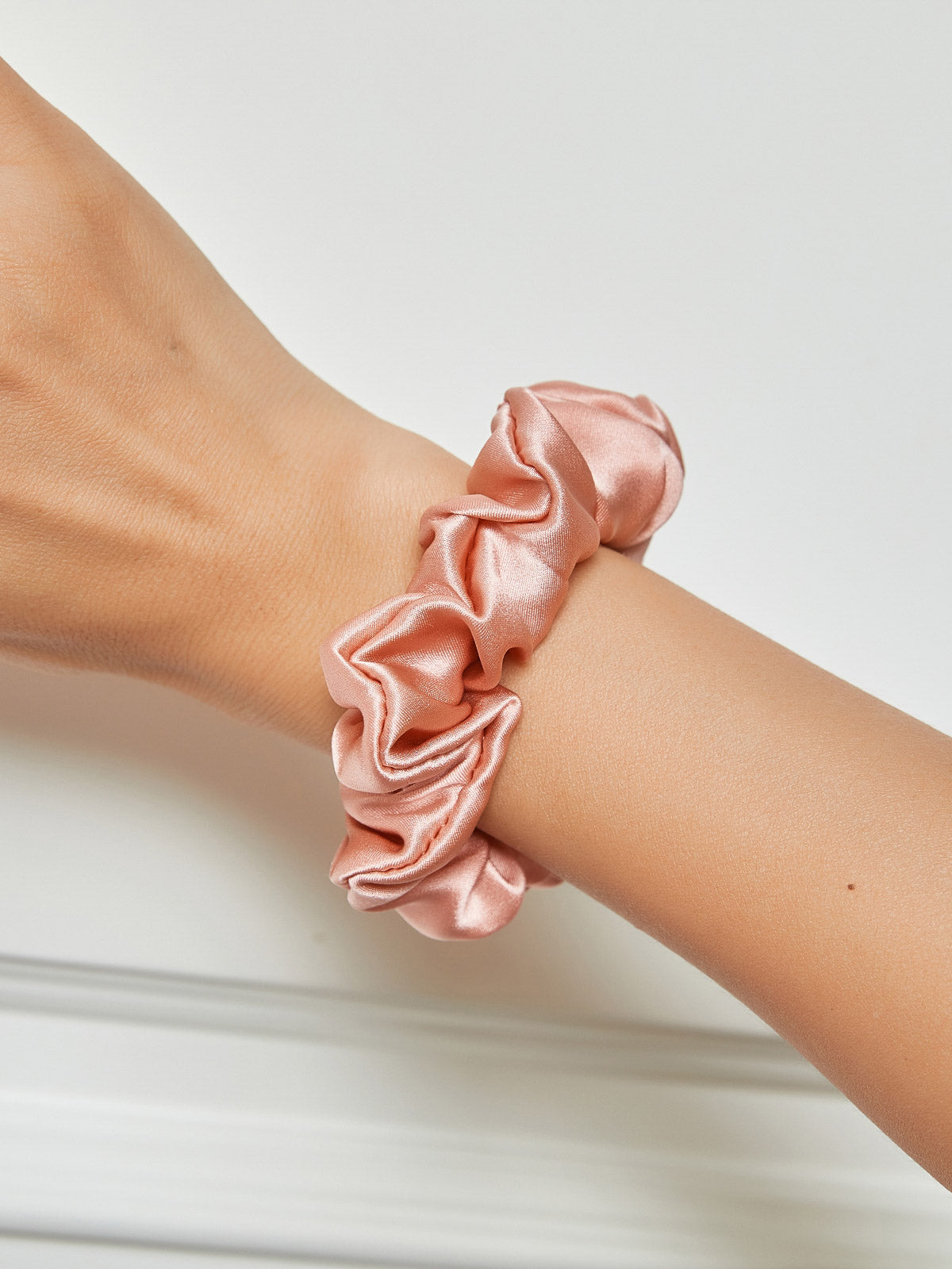 SilkSilky  19Momme Pure Silk Scrunchie Pink 001