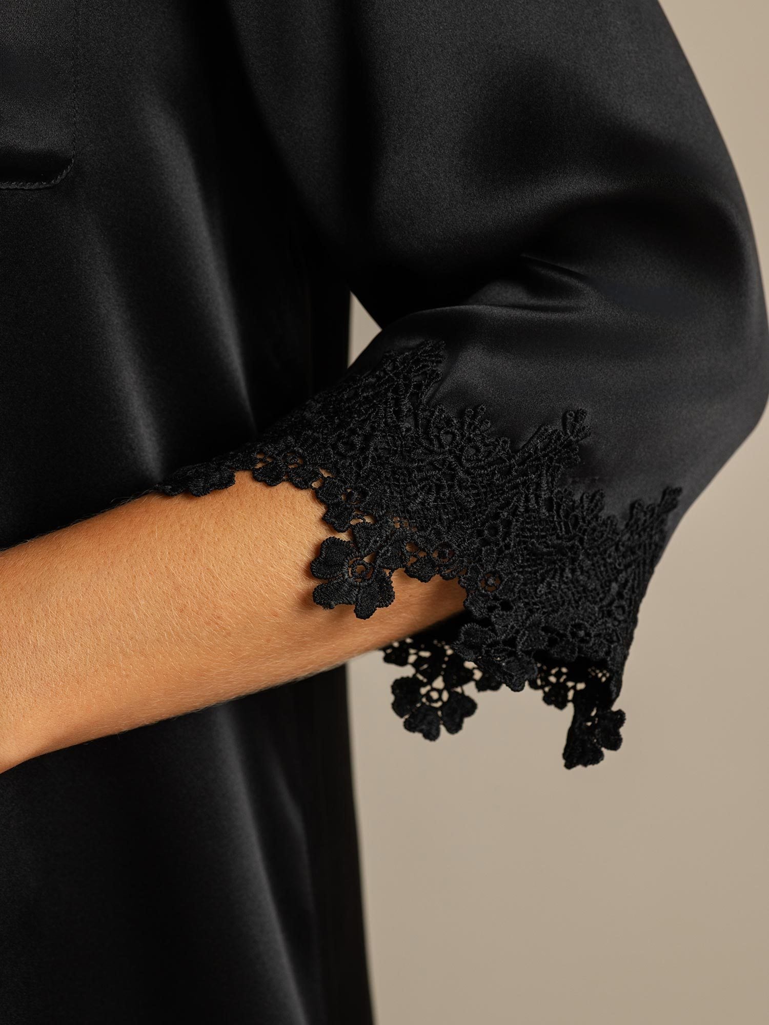 [Black] SilkSilky Pure Silk Lapel Collar Nightshirt 005