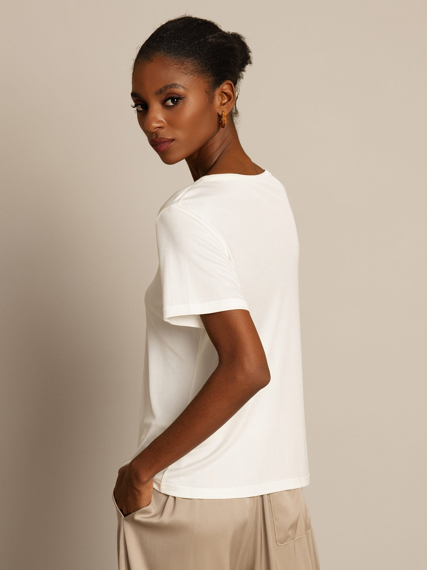 [White] SilkSilky  Short Sleeve Round Neck Women's T-Shirt 002