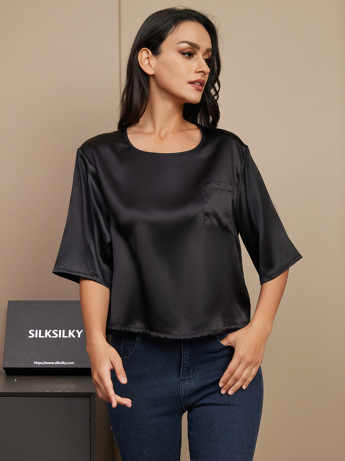 SilkSilky US Pure Silk Half Sleeve Boat Neck Women's T Shirt Black 004