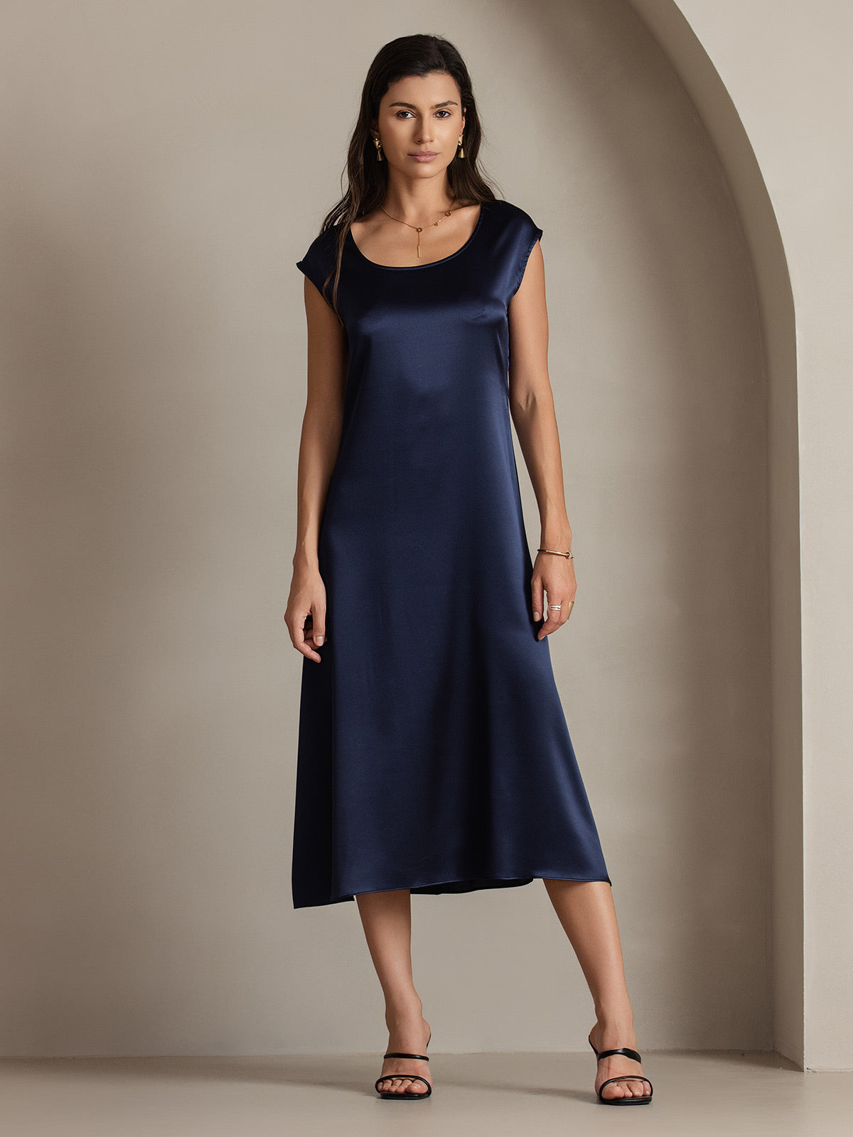 SilkSilky US19MommeSilkBlendSleevelessRoundNeckDressDarkBlue001