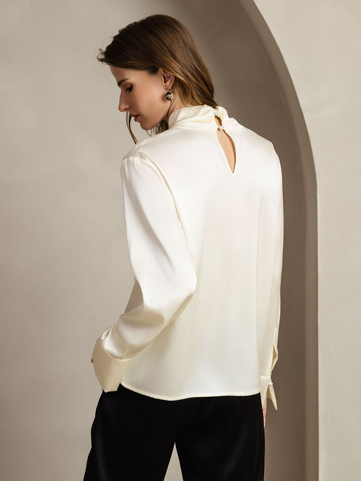 [Ivory] SilkSilky 19Momme Silk Keyhole Neck Women's Shirt 002
