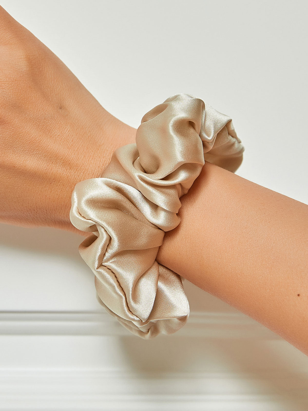 [Beige] SilkSilky 19Momme Pure Silk Scrunchie 001