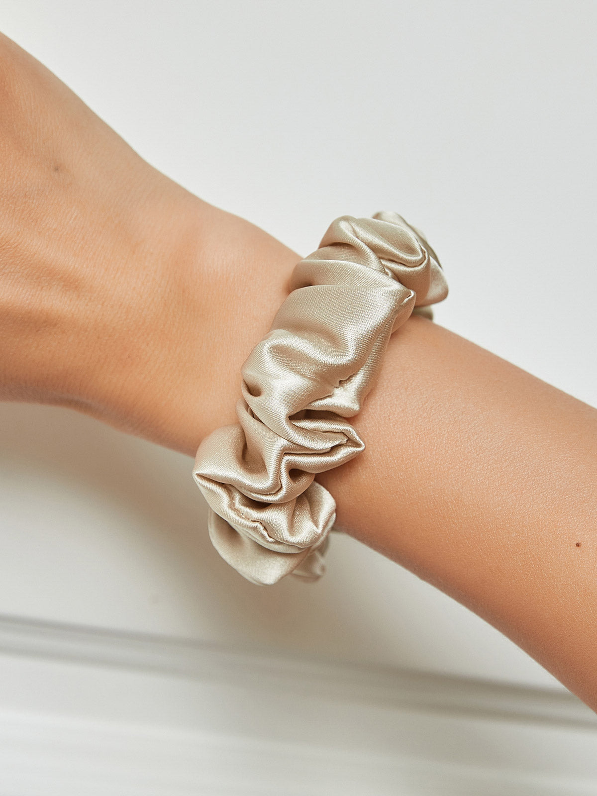 [Beige] SilkSilky 19Momme Pure Silk Scrunchie 001