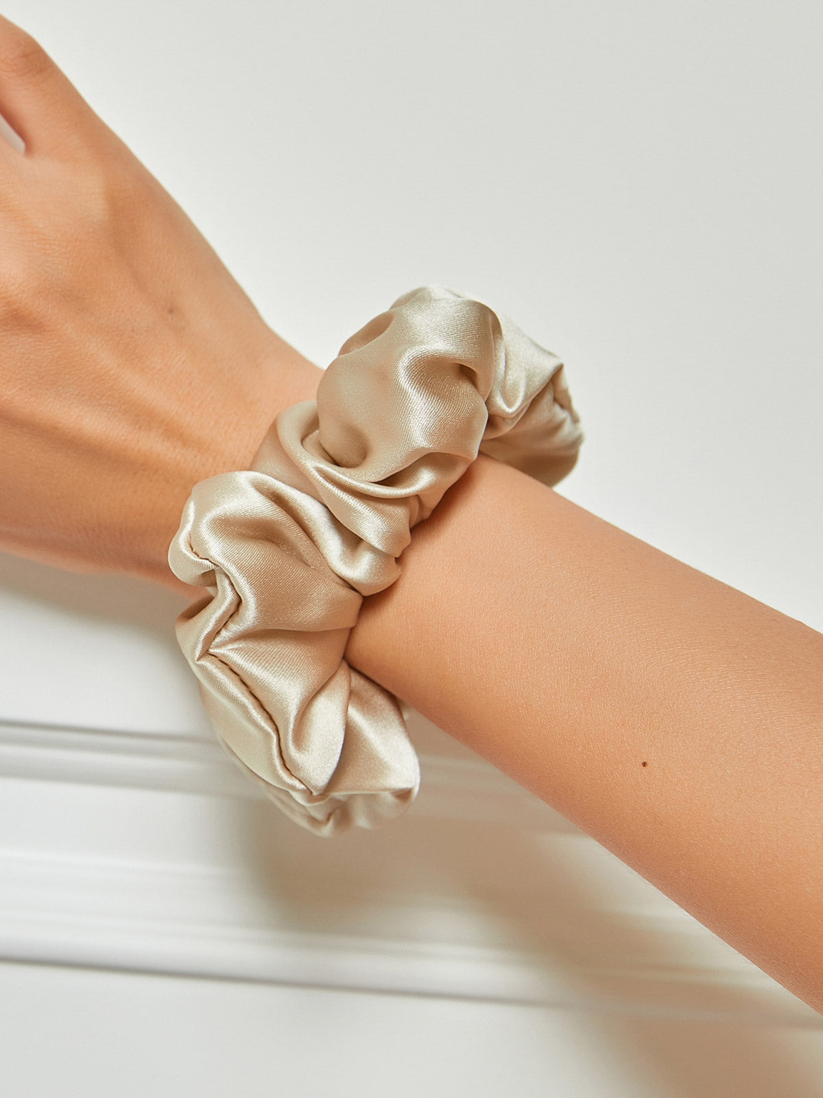 [Beige] SilkSilky 19Momme Pure Silk Scrunchie 004