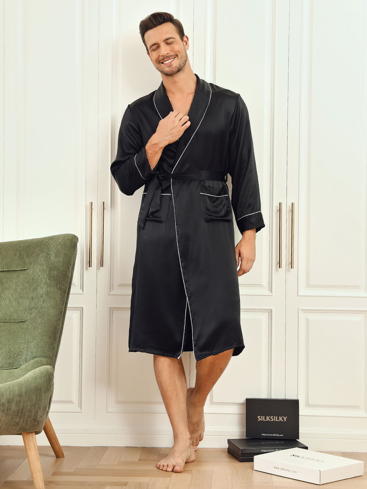 [Black] SilkSilky 19Momme Pure Silk Long Sleeve Lapel Men's Robe 001