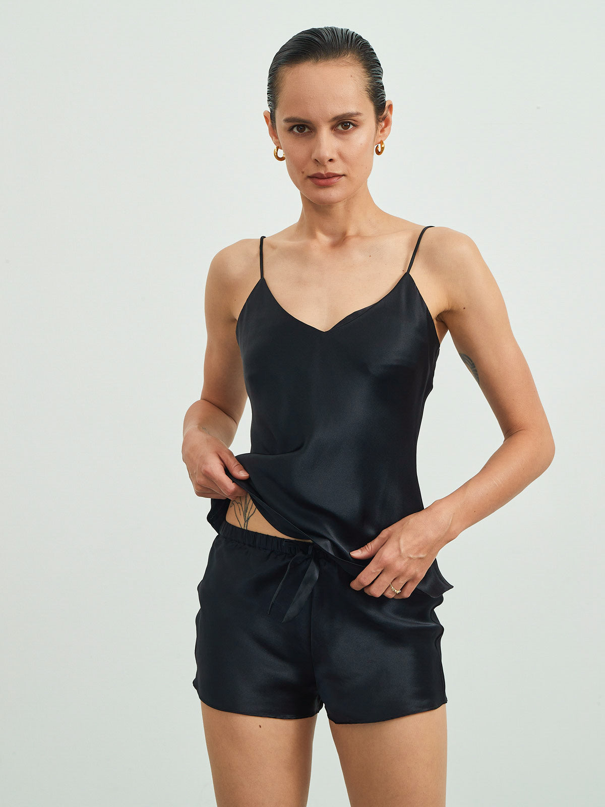 [Black] SilkSilky 22Momme Pure Silk Sleeveless V Neck Camisole Set 001