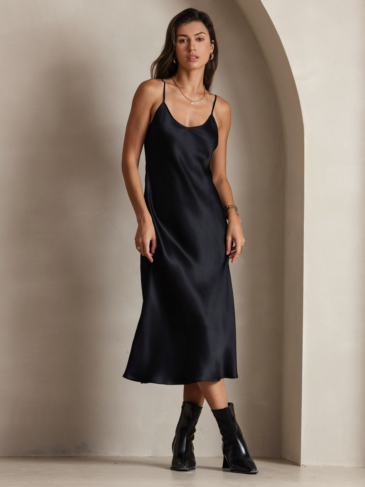 [Black] SilkSilky  Pure Silk Round Neck Dress 001
