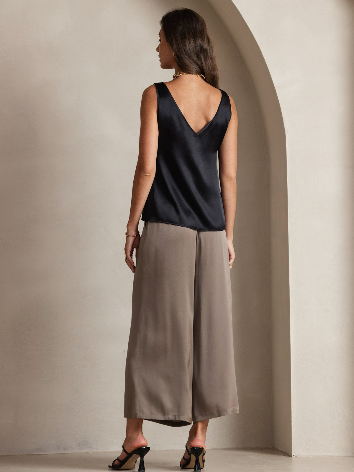 [Black] SilkSilky Pure Silk Sleeveless V Neck Camisole Top 002