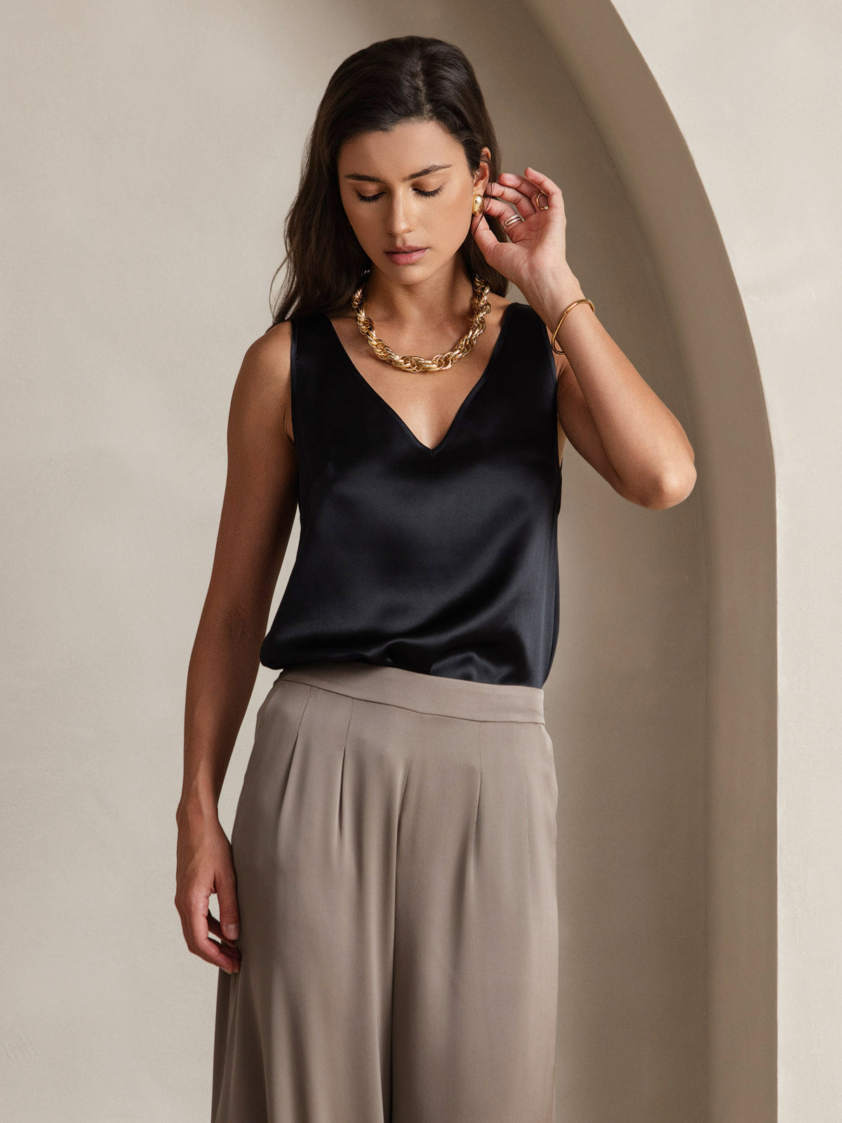 [Black] SilkSilky Pure Silk Sleeveless V Neck Camisole Top 003