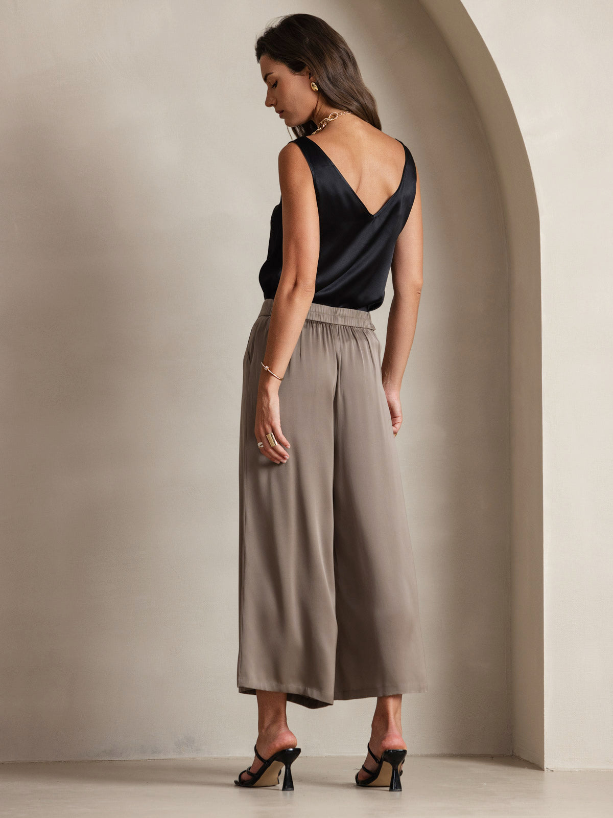 [Black] SilkSilky Pure Silk Sleeveless V Neck Camisole Top 004