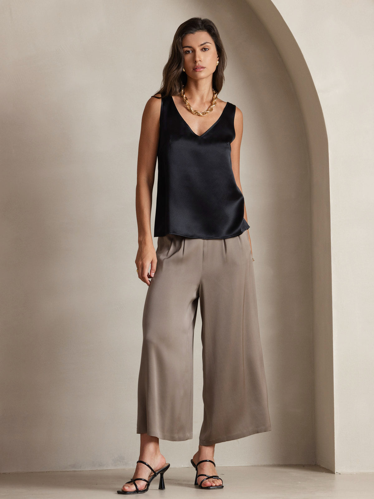 [Black] SilkSilky Pure Silk Sleeveless V Neck Camisole Top 004