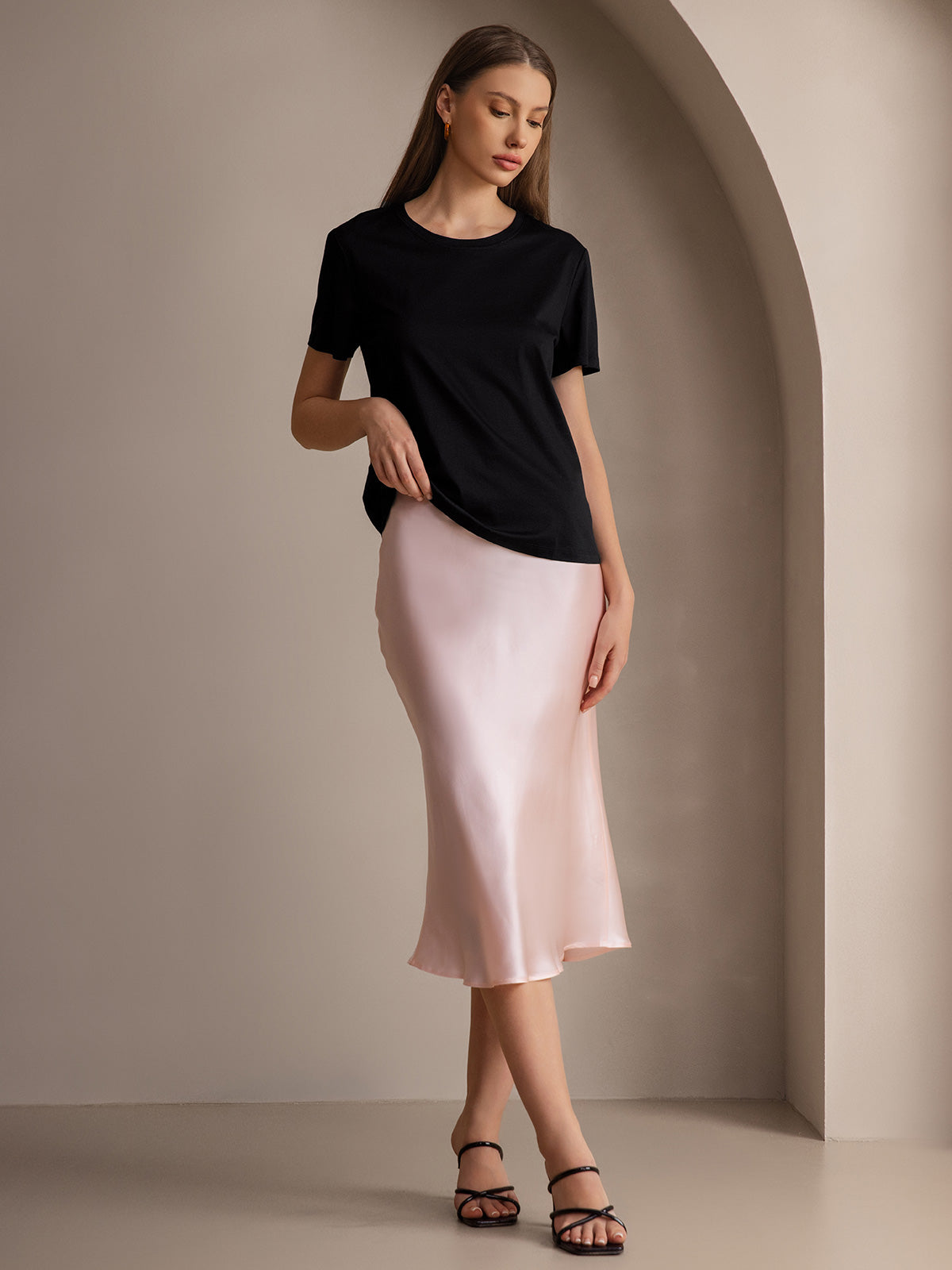 [Black] SilkSilky Silk Knitted Short Sleeve Round Neck Women's T-Shirt 003
